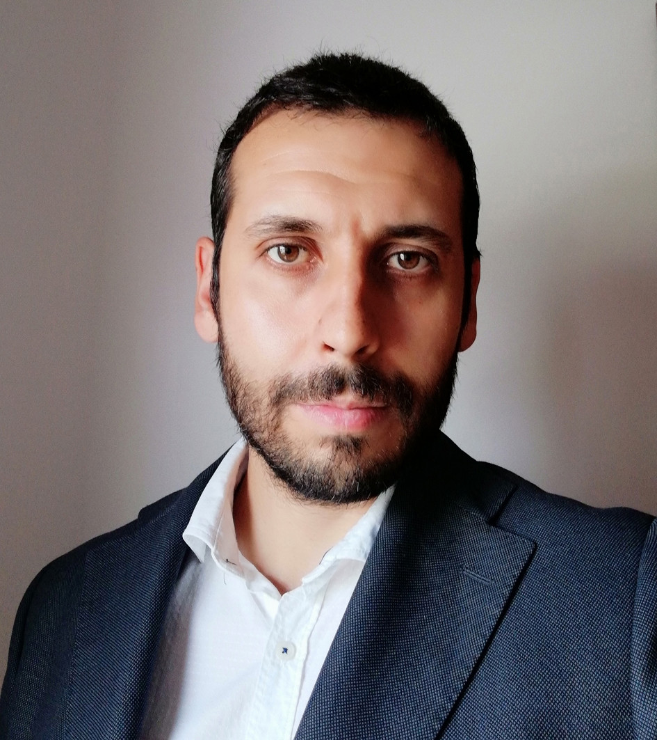 Dr. Iván Fernández Vega